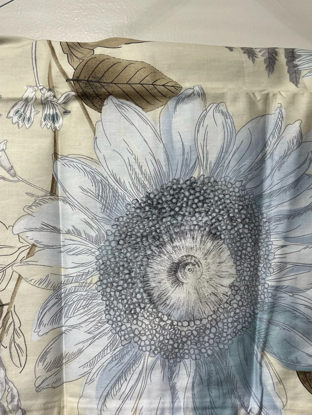 FADFAY 3 PCS Duvet Cover Set Reversible. Cream Floral Bedding. King Size. NEW